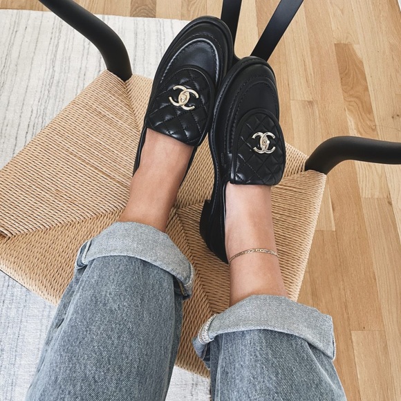 CHANEL Shoes - NWT Chanel Turnlock Loafers